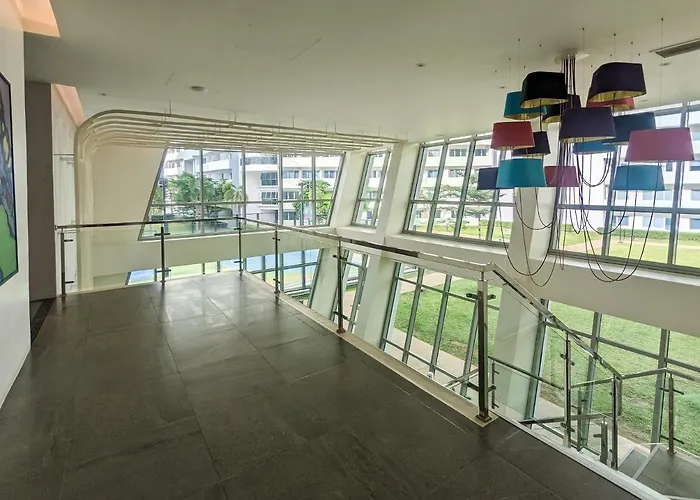 Bright & Cozy In Commonwealth, Up Diliman Apartment