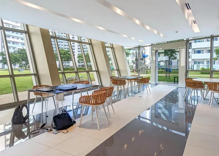 Apartment Bright & Cozy In Commonwealth, Up Diliman
