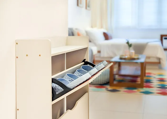 Bright & Cozy In Commonwealth, Up Diliman Apartment
