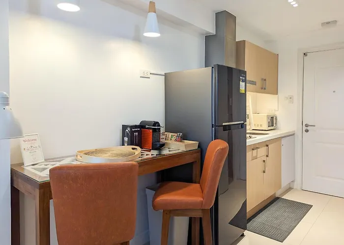 Apartment Bright & Cozy In Commonwealth, Up Diliman