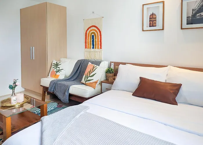 Apartment Bright & Cozy In Commonwealth, Up Diliman