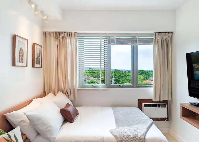Bright & Cozy In Commonwealth, Up Diliman